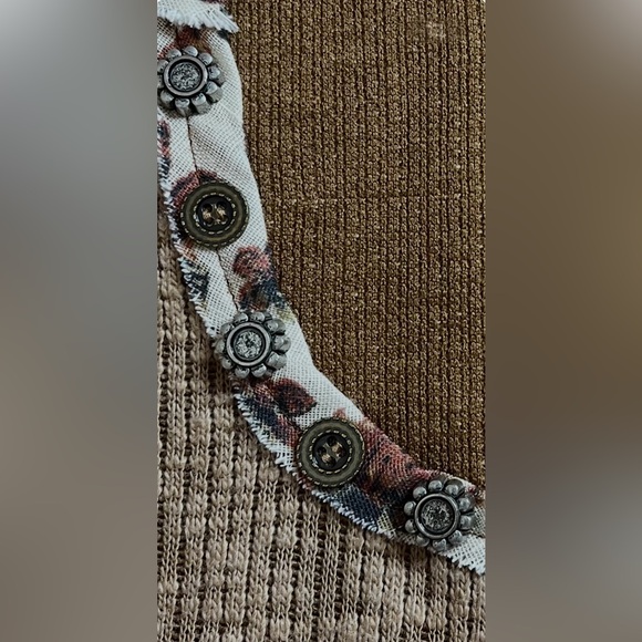 POL Bloom & Floral  Mocha Heathered Crewneck ribbed with Floral Trim - Picture 11 of 13